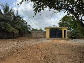 Vendo finca con 6 mil mt2 de terreno, en la misma Autoría de Samaná y a pasos de Las Américas