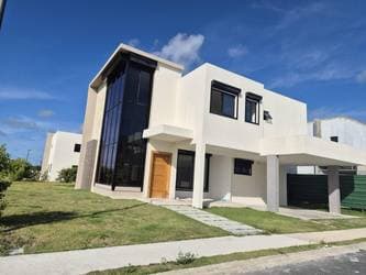 VENDO VILLA DE LUJO A ESTRENAR EN CAP CANA