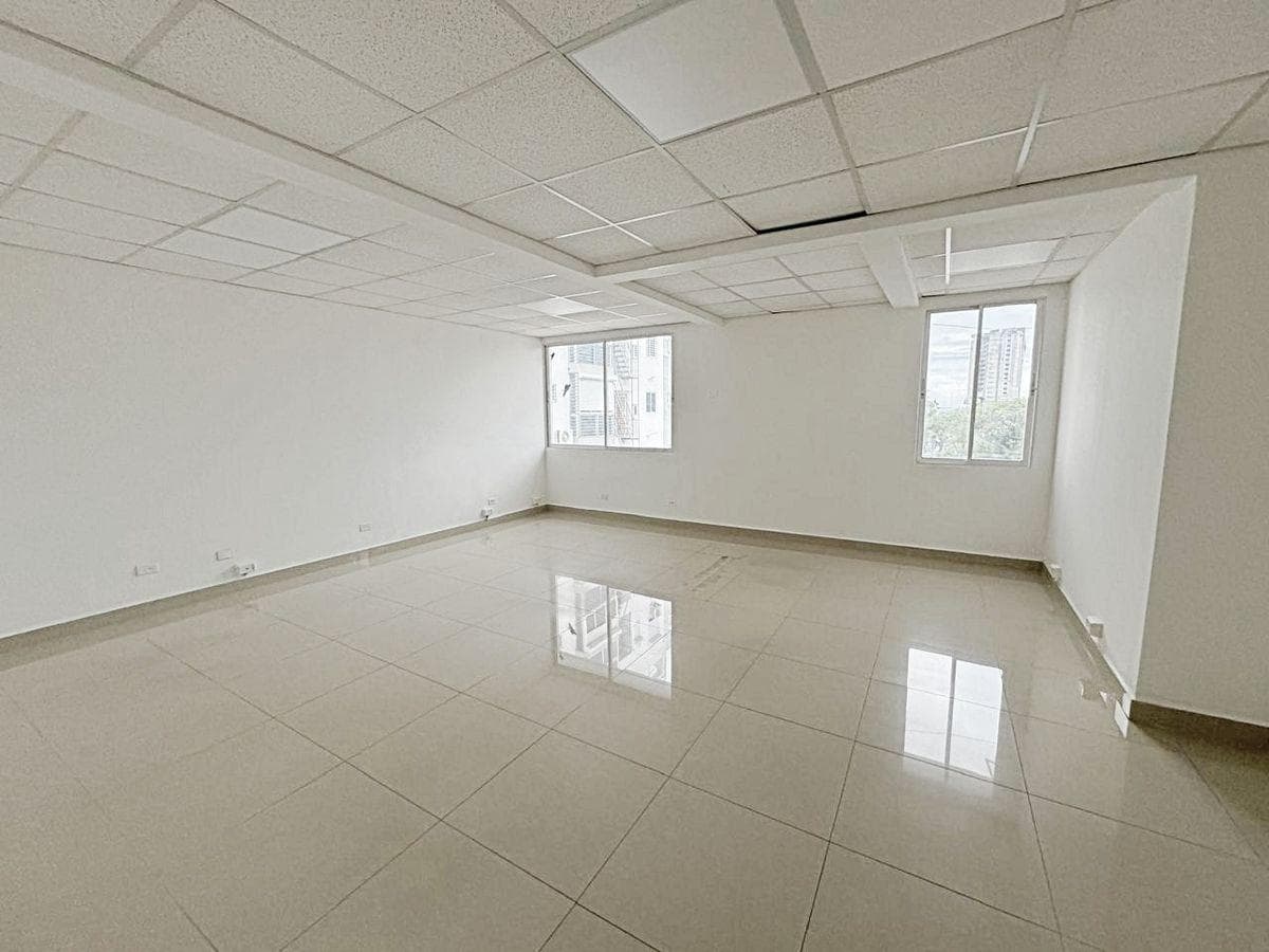 Cuarto Nivel para Oficina en Alquiler en Gazcue