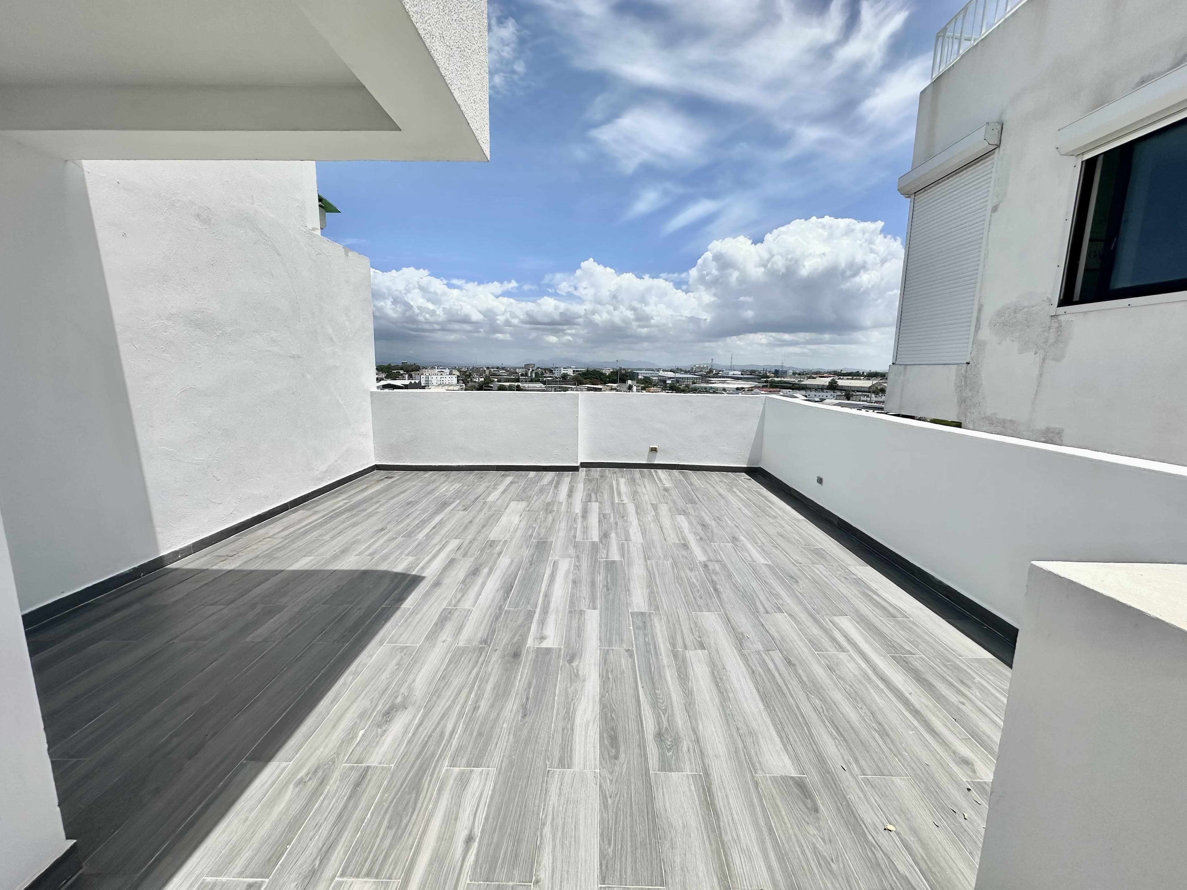 Penthouse de 3 niveles con Terraza Privada en Los Cacicazgos