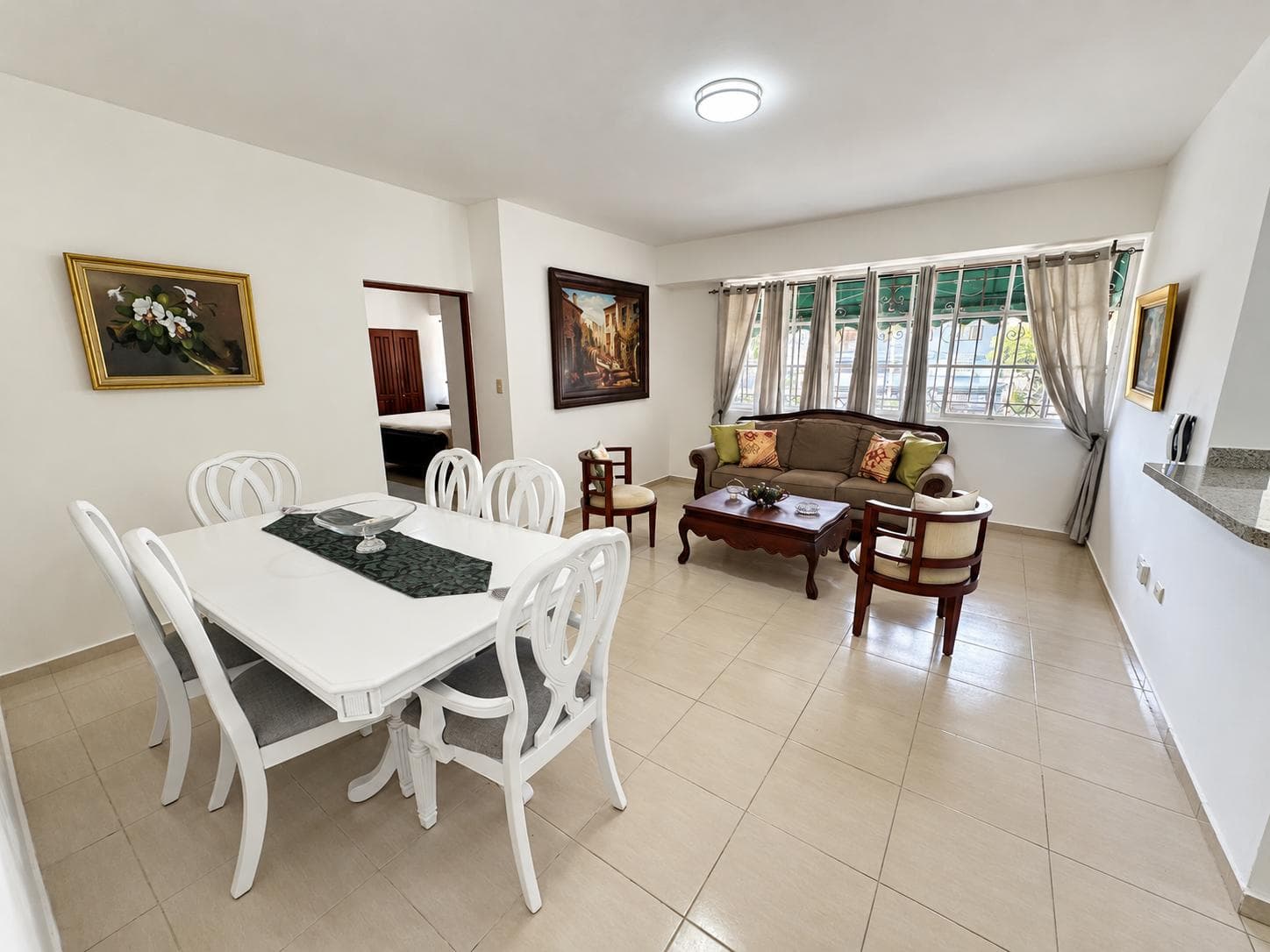 Amueblado Apartamento de 2 Habitaciones en La Esperilla